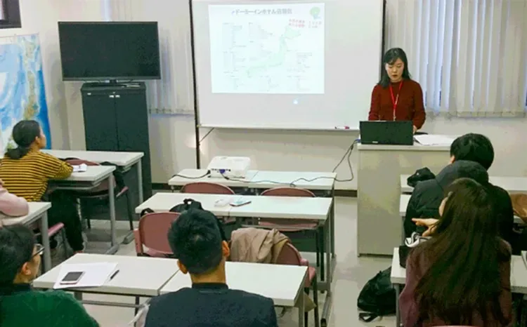 Giáo viên trường có trình độ chuyên môn trong việc giảng dạy tiếng Nhật