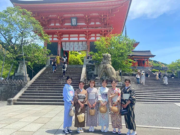 Mặc kimono và đi dạo ở Kyoto