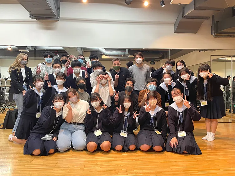 Khoa ngôn ngữ Quốc tế trung học Yokohama Hayato và sinh viên Khoa tiếng Nhật của Yokohama Design College đã có buổi giao lưu