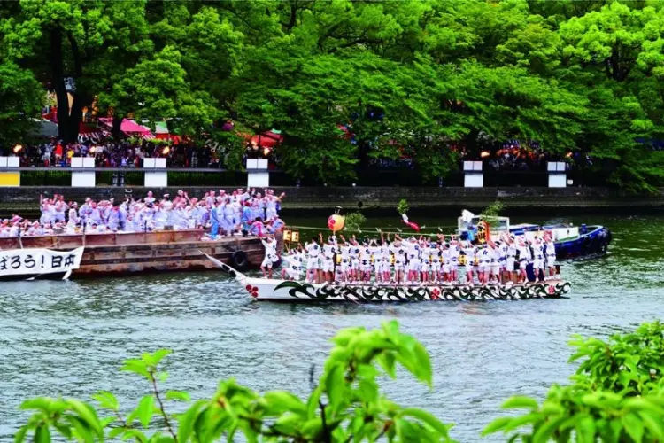 Lễ hội mùa hè Tenjin Matsuri 